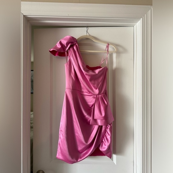 Mac Duggal ONE SHOULDER PUFF SLEEVE RUCHED Pink DRESS Size 6 - Picture 3 of 5